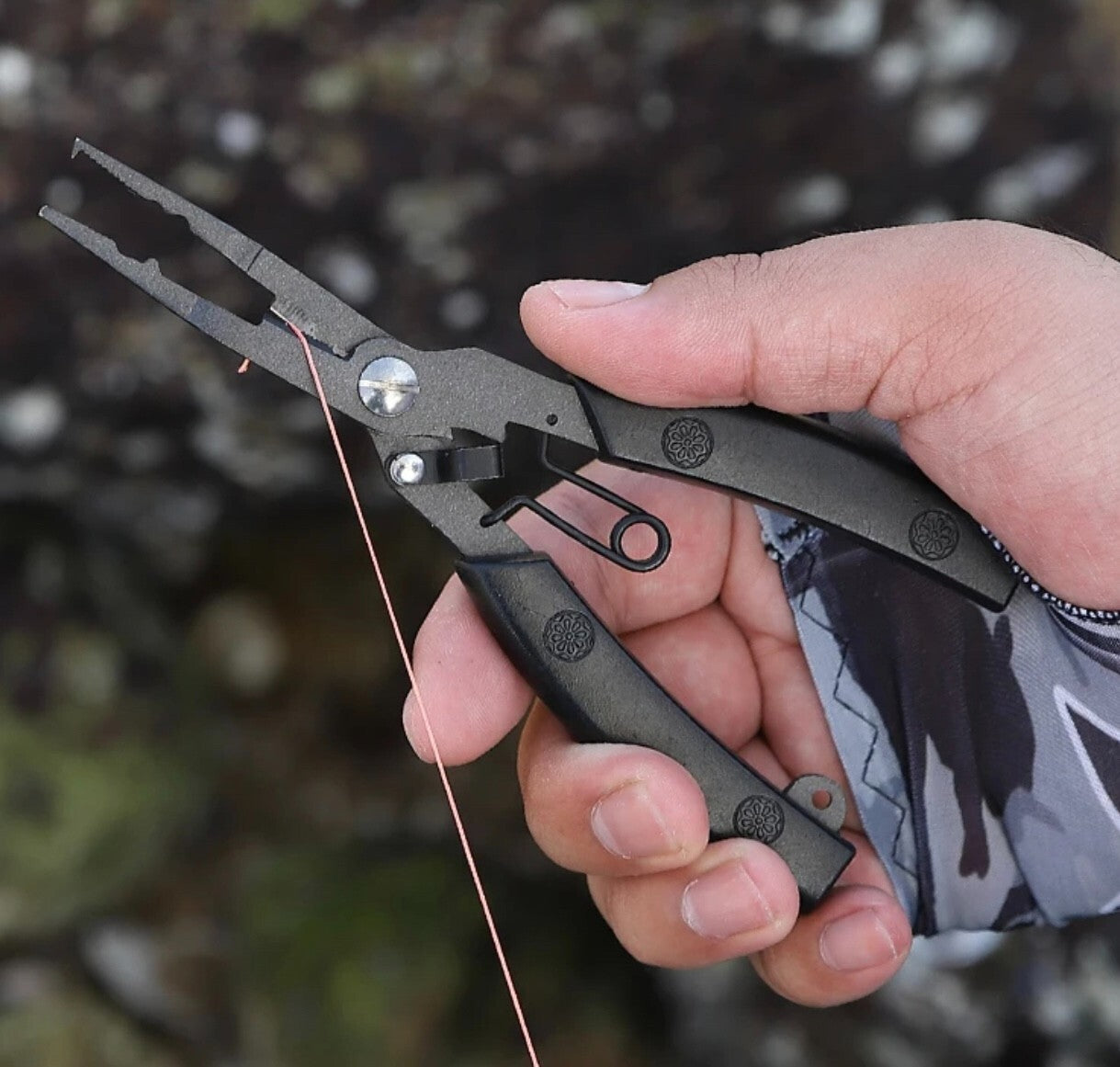 Angelzange & Hakenlöser – Multifunktionszange zum Angeln mit Karabinerband