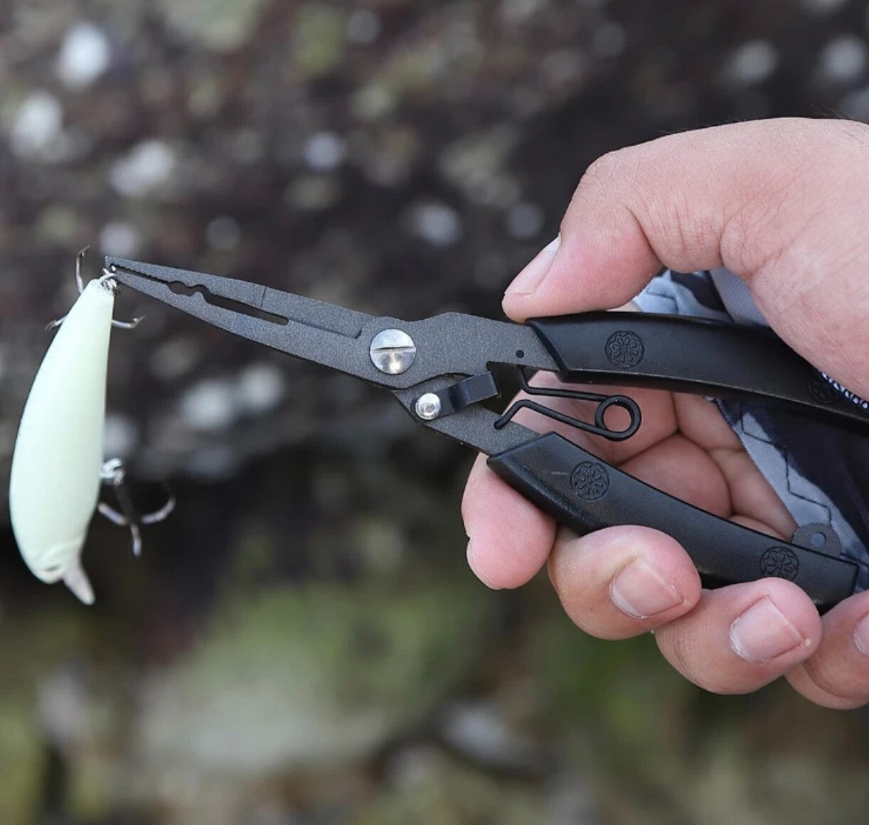 Angelzange & Hakenlöser – Multifunktionszange zum Angeln mit Karabinerband